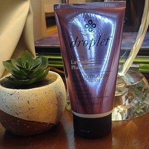 droplet Calming Lavender & Plum Blossom Vivid Hydration Hand Cream